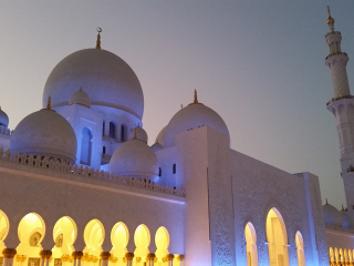 05.48 PM | Sheikh Zayed Grand Mosque