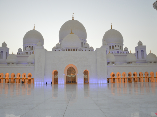 05.38 PM | Sheikh Zayed Grand Mosque