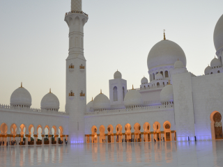 05.38 PM | Sheikh Zayed Grand Mosque