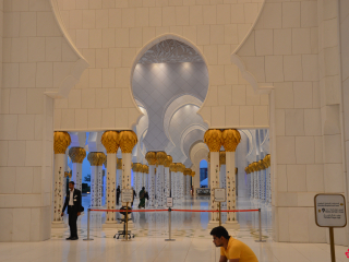 05.42 PM | Sheikh Zayed Grand Mosque