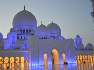 05.49 PM | Sheikh Zayed Grand Mosque